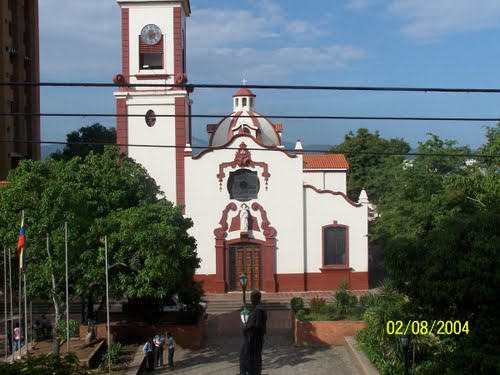Iglesia de Santa Teresa del Tuy- Plaza Bolivar